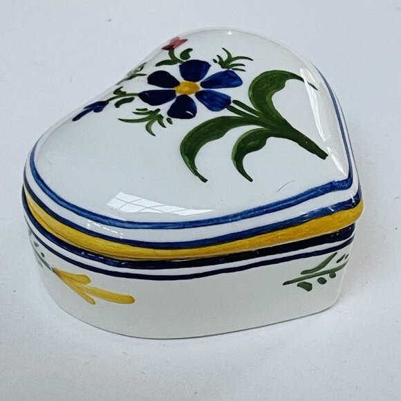 Porcelain Handpainted Heart Shaped Trinket Box Flowers Portugal 204-E - Picture 3 of 8